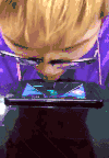 眼镜男 ipad 舌头 玩赛车