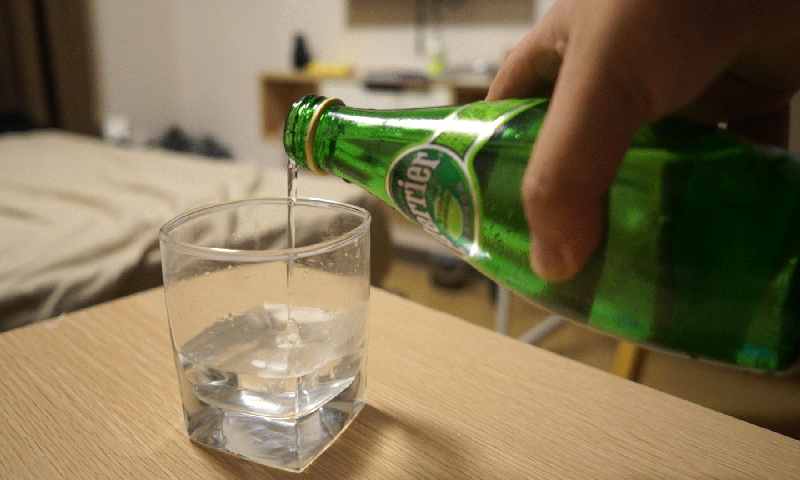 杯子 透明 倒水 瓶子