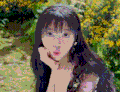 女孩 唱歌 歪头