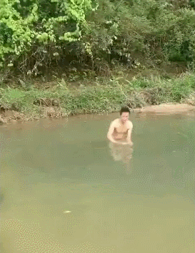 意外 男人 鲤鱼 河水