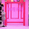 粉色 试衣间 werk 拿东西 模特