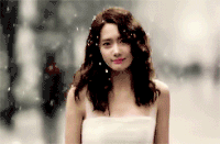 林允儿 韩国美女 奔跑 下雨