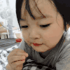 小女孩 玩儿 大眼睛 笑