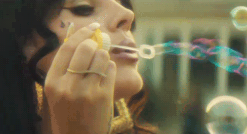 拉娜·德雷 Lana+Del+Rey 吹泡泡  可爱  美的