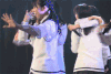 日星 美少女组合 唱歌 挥手