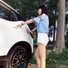 美女 户外 白短裤 拍照