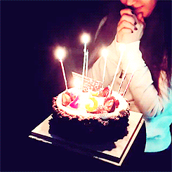 生日蛋糕 蜡烛 许愿 长发美女