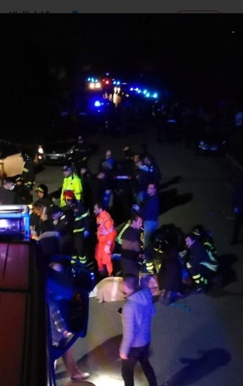 新闻 报导 现场 事故 意大利 处理 伤亡 夜间