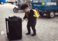 小屁孩 跳舞 搞气氛 背黄包 搞笑 二货
