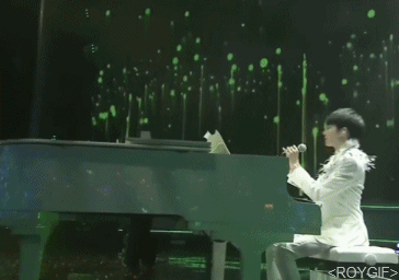 王源 演唱会 唱歌 弹钢琴 多才多艺 三周年 明星爱豆