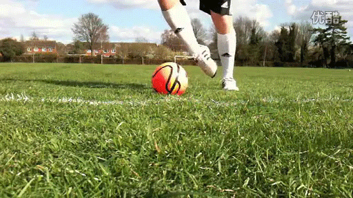 踢球 足球 草地 慢动作