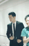 西装 帅气 胡歌 照镜子
