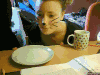 美女 猫咪 喝奶 可爱