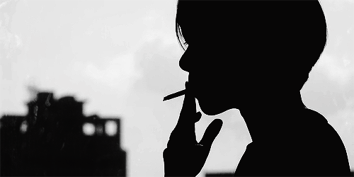 抽烟的图片伤感黑白图片