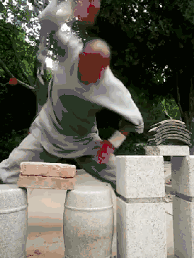 徒手劈榴莲图片_徒手劈榴莲动态图_徒手劈榴莲表情包gif动图下载_soo