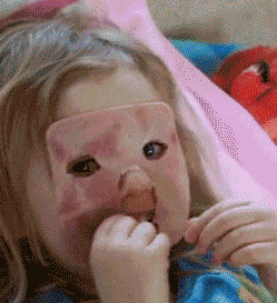 女孩吃香肠表情包图片