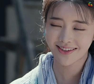 有钱啦开心动漫女孩有点小情绪二次元世界gif动图_动态图_表情包下载