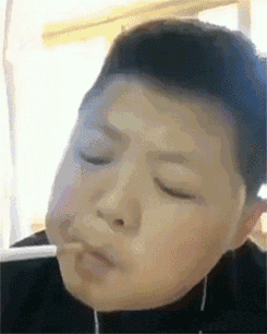小孩抽烟表情包gif图片