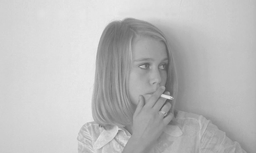 人生啊少女抽烟表情包图片