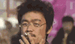 王宝强树先生抽烟gif图片