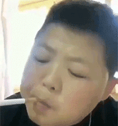 小孩抽烟表情包gif图片