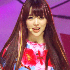 美女漂亮美丽动人gif动图_动态图_表情包下载_soogif