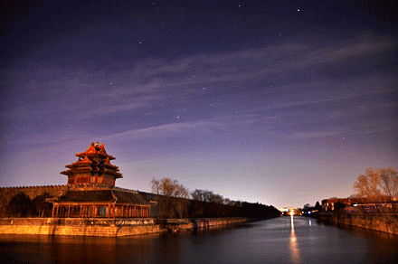 北京gif夜晚在灯光的照射下显的gif那么唯美祥和gif