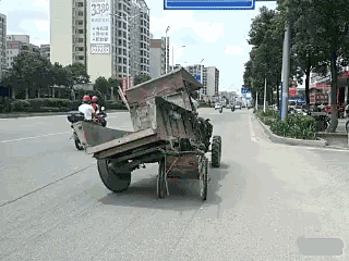 拖拉机小推车马路创意新车型gif动图